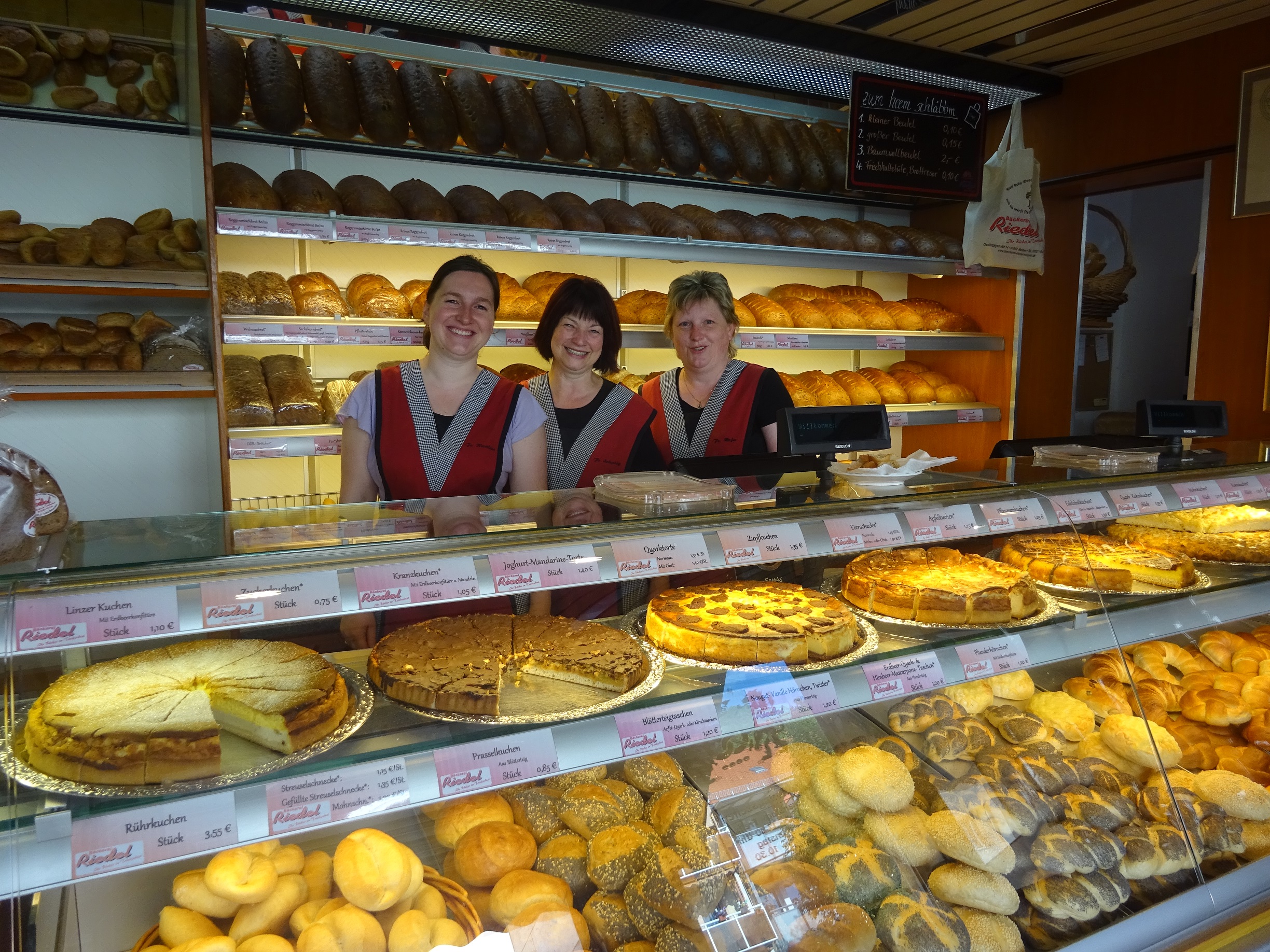 Bild von der Filiale Meißen mit traditionellem Kuchensortiment